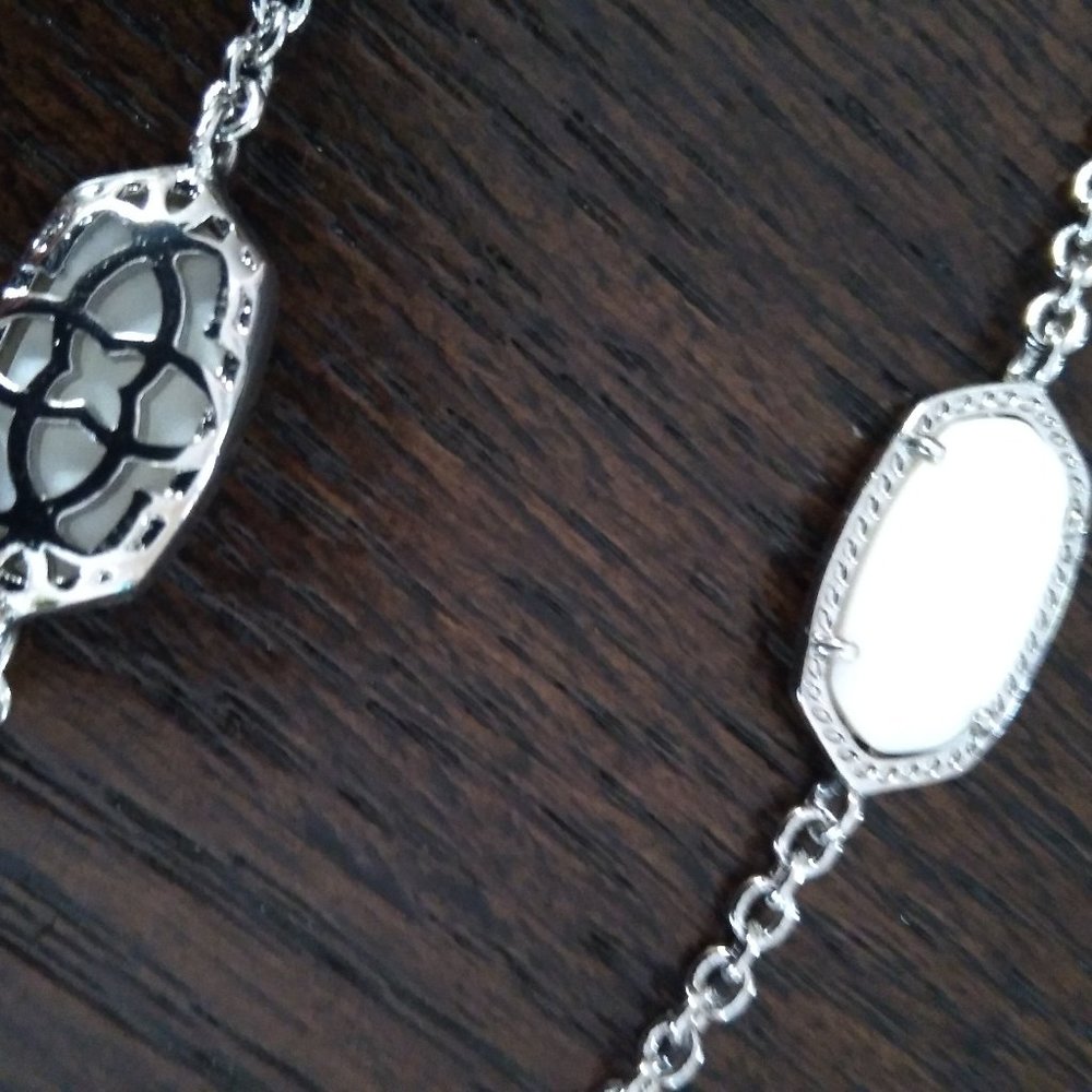 KENDRA SCOTT necklace, white and silver